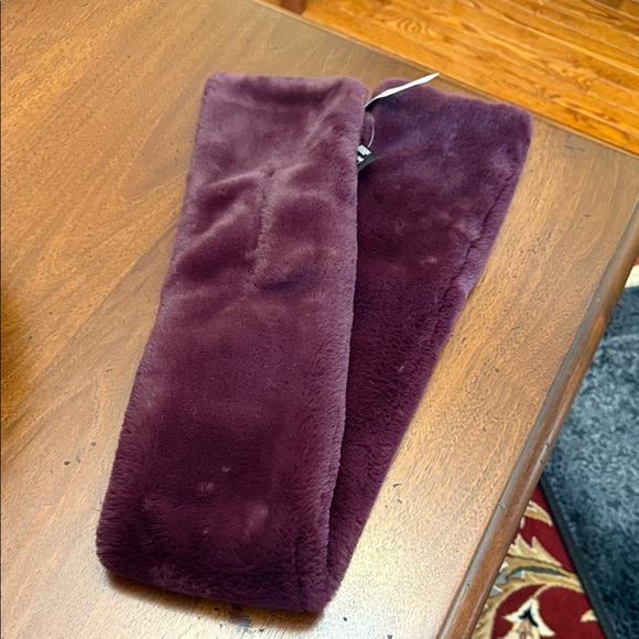 Elegant Merlot Faux Fur Scarf by Lord & Taylor NWT New Scarf - Picture 3 of 14